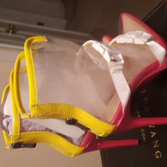 A shoes Very Stylish Red And Yellow - Picture 7 of 8